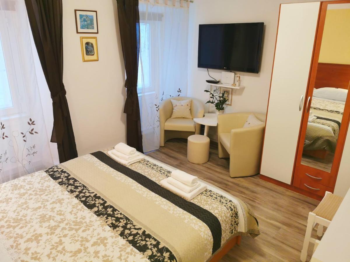 Apartment Old Town Theo